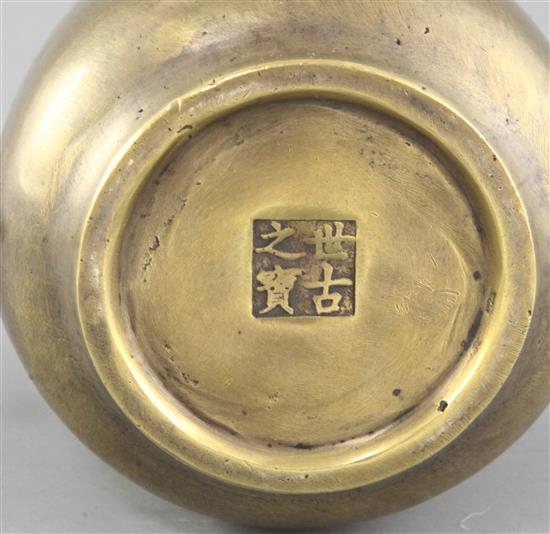 A Chinese bronze gui censer, four character mark to base, width 17.5cm